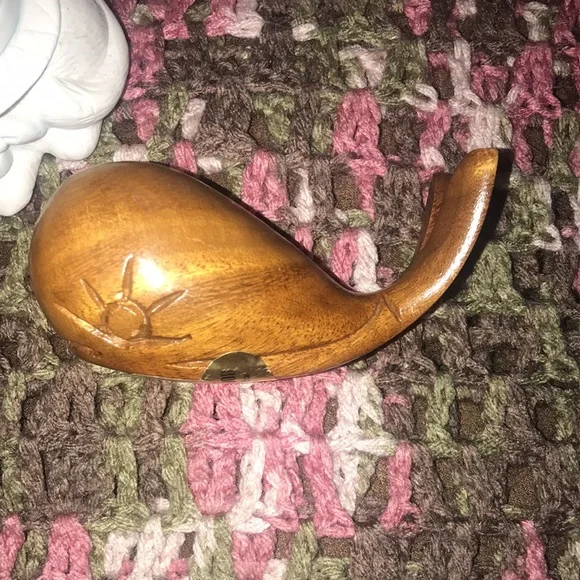 Vintage Whale Carving 1950's Woods of Hawaii Monkey Pod Carvings Waikiki Hawaii - Picture 7 of 8